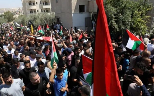 palestinian mourners carry the body of othman abu khuroj 17 in the occupied west bank town of zababdeh on august 22 2023 photo al jazeera